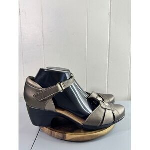 Clarks Mary Jane Pump Womens 9.5 Pewter Excellent Metallic Strappy Block Heel